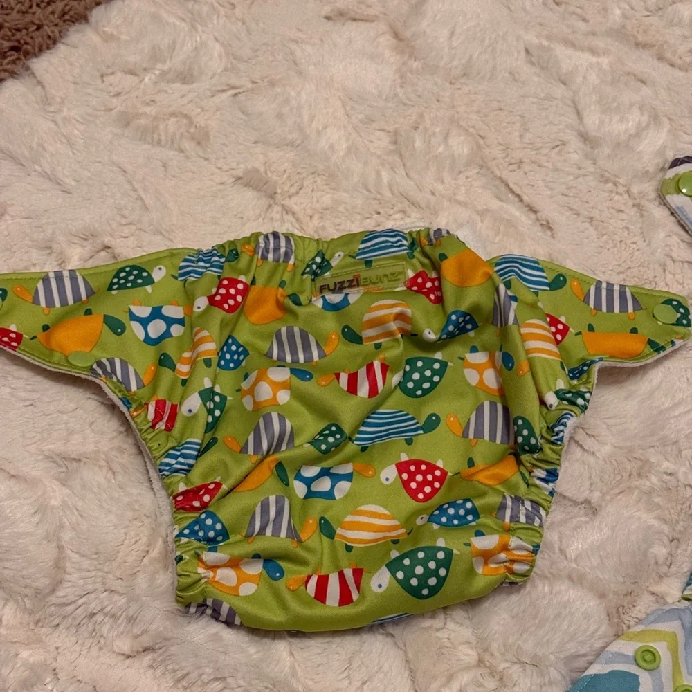 Fuzzibunz Cloth Diapers Set (2 diaper covers and two cotton/hemp inserts)